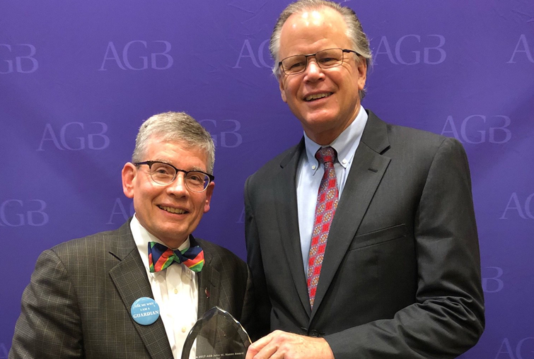 Augsburg President Paul C. Pribbenow and Board of Regent Chair Jeff Nodland accept award